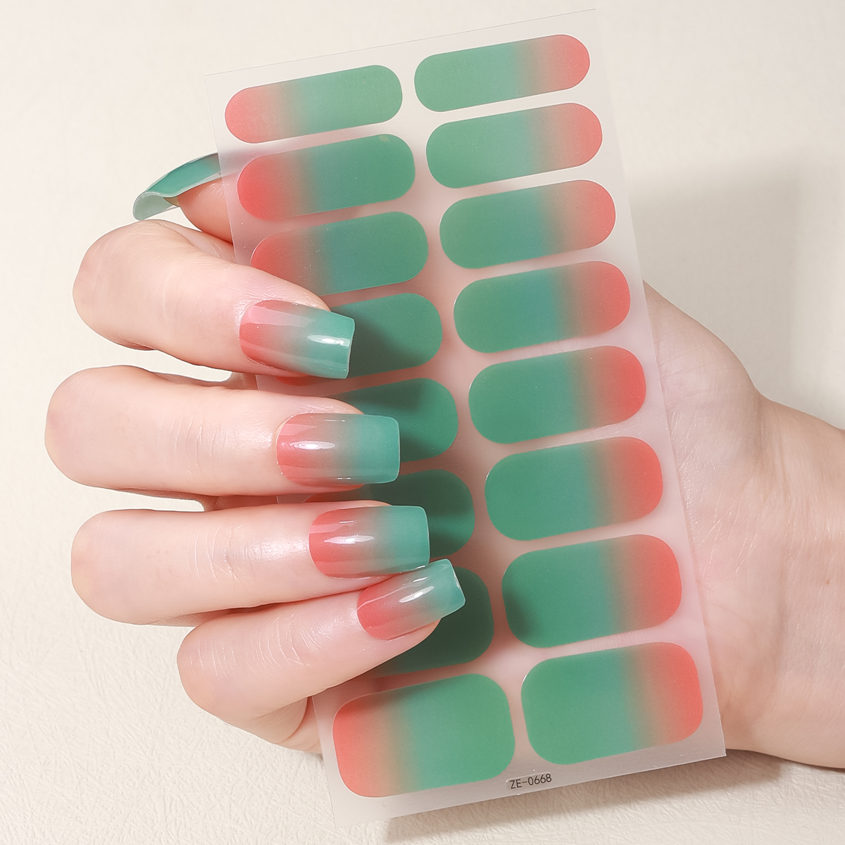 16Tips Full Cover Gradient Nai - مراجعة Full Cover Adhesive وسعره